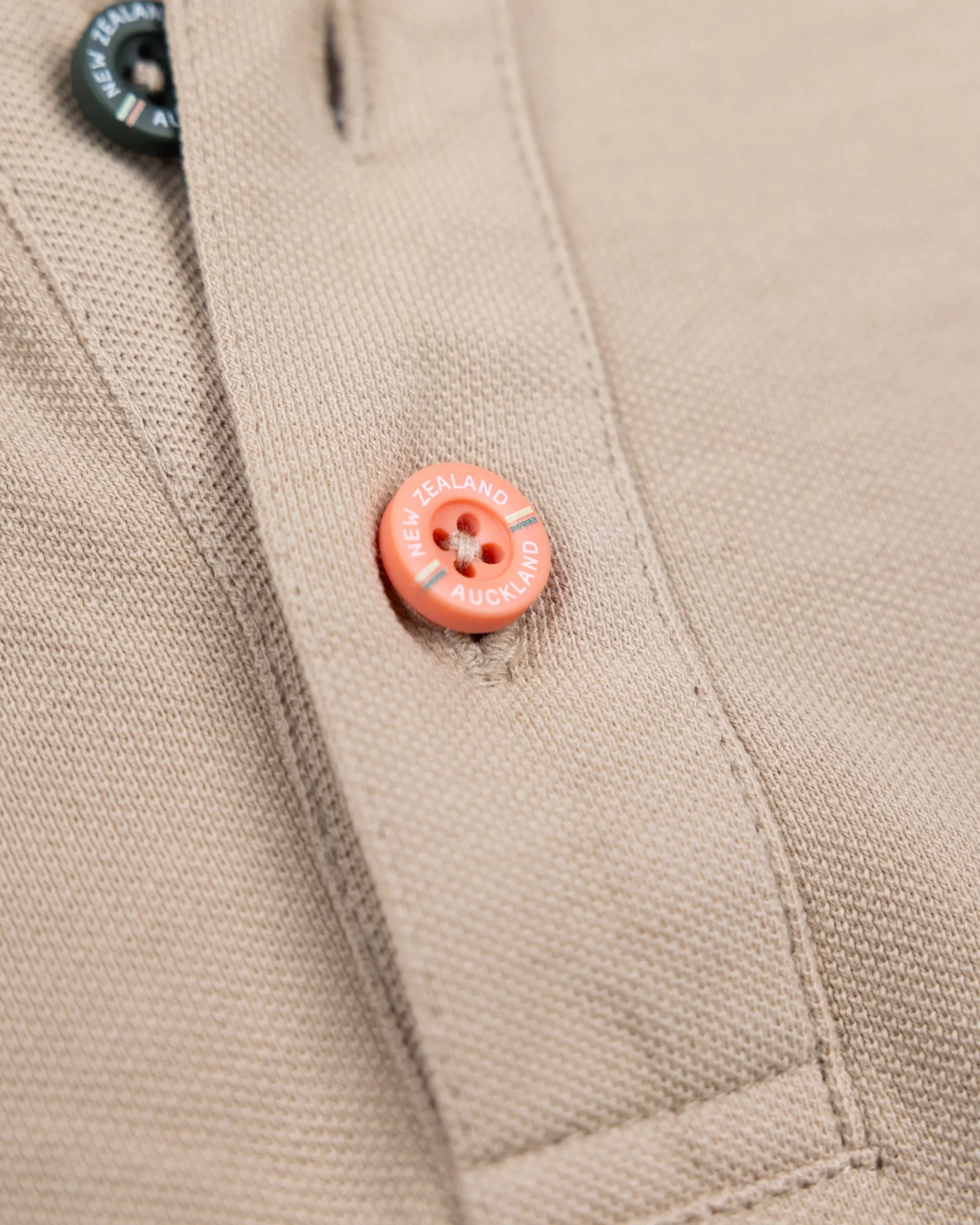 NZA New Zealand Auckland Effen katoenen zandkleurige polo